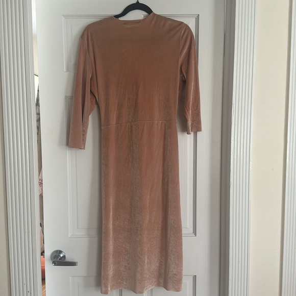 Zara basics velvet dress - size medium - Picture 3 of 3